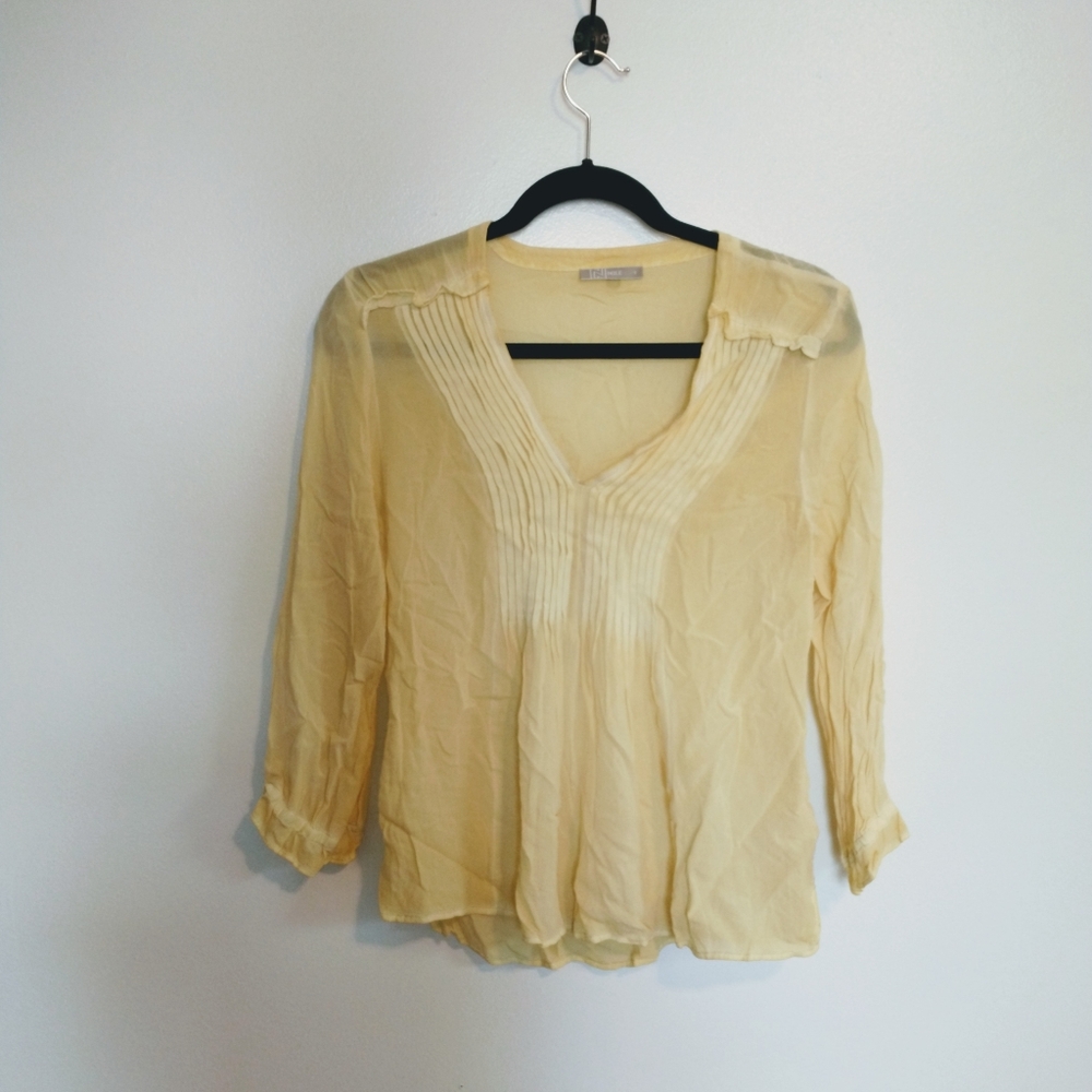 Yellow viscose top Nile size small